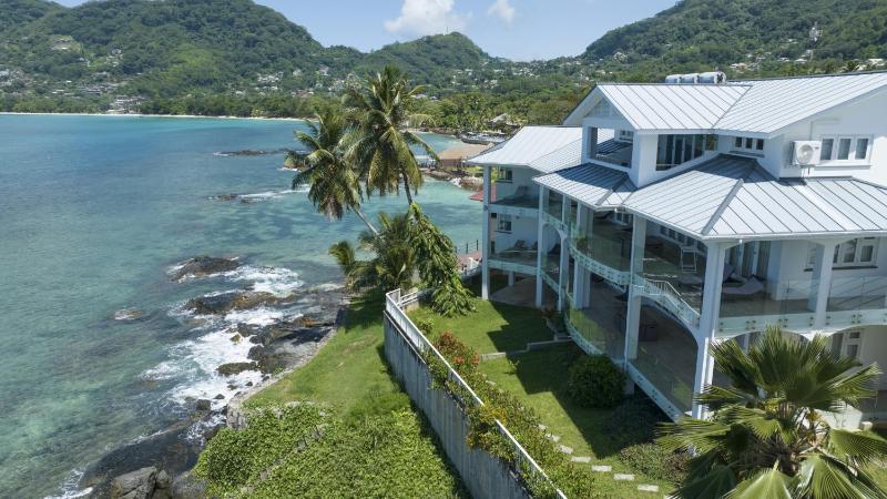 VallonEnd Beachfront villa with excellent view, Mahé