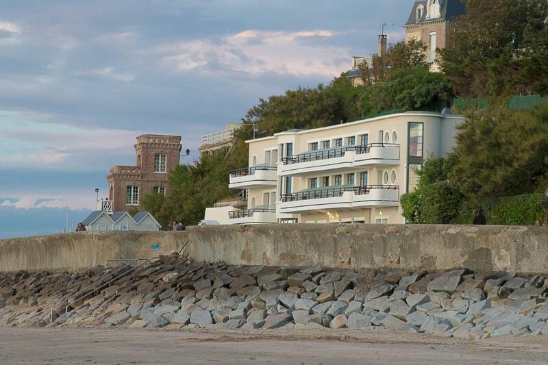 Le Paquebot, Normandy