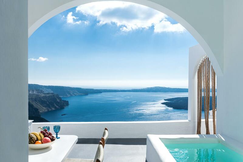 Aqua Luxury Suites by NOMÉE Hospitality Group, Santorini