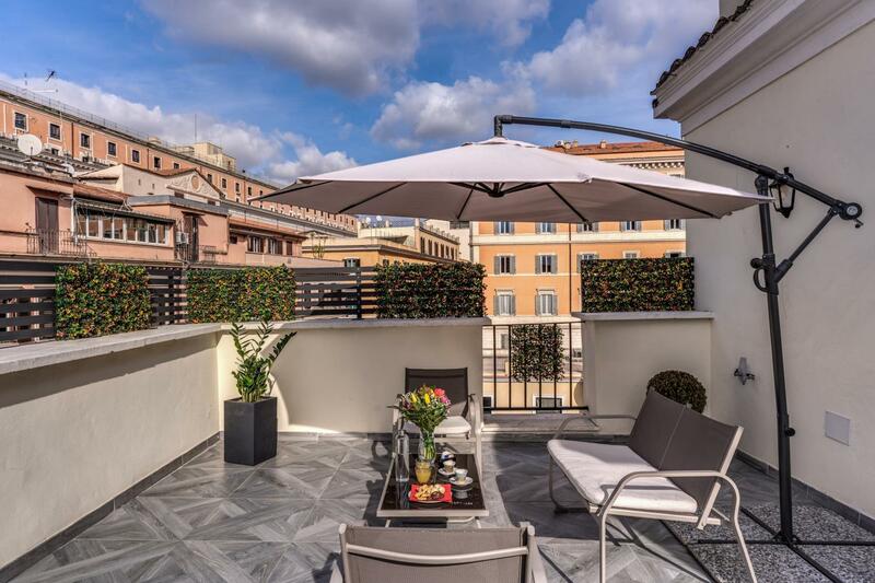 CC Palace Hotel, Monti