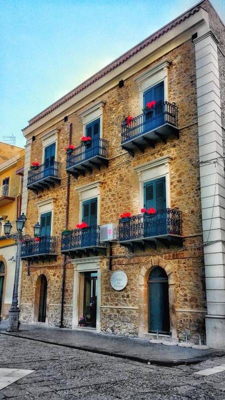 il portico dei normanni, Butera