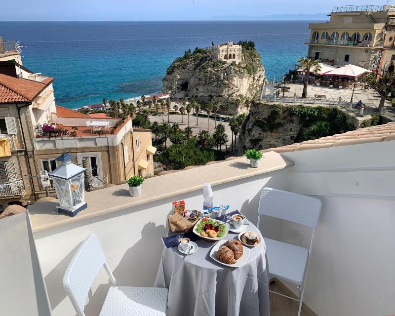 B&B Island Tropea -Sea View Rooms & Suites-, Tropea