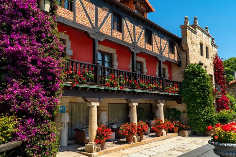 Costa Esmeralda Suites, Cantabria