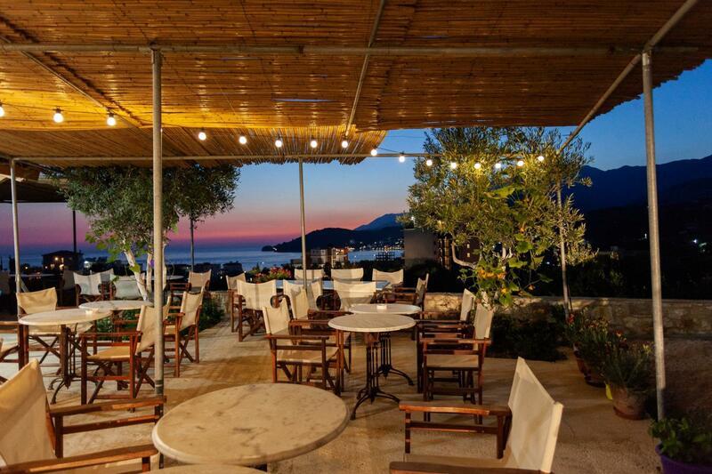 Toni Retzo Rooms, Himare