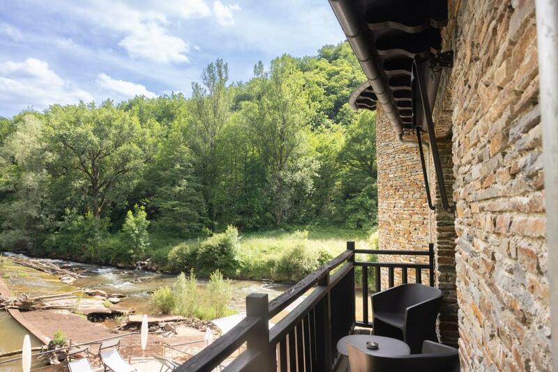 Moulin de Cambelong- Emilie & Thomas, Auvergne