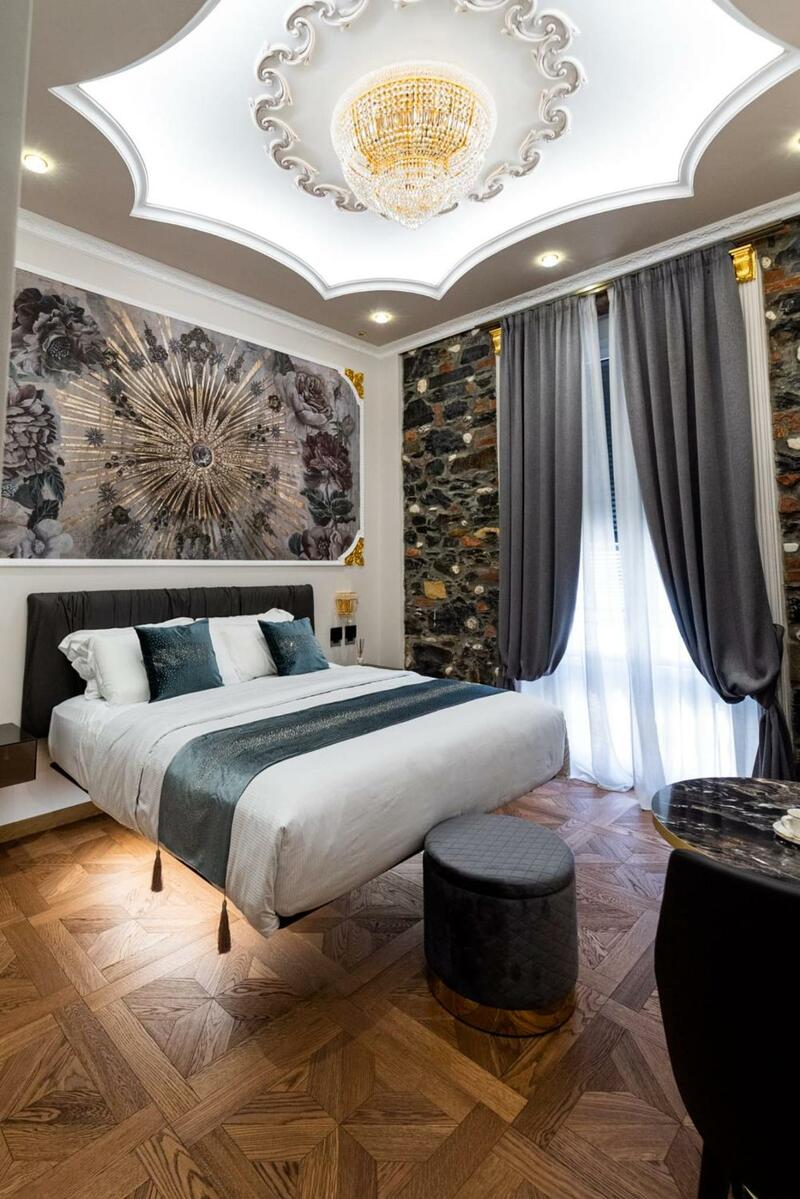 Queen Cattleya Suite, Genoa