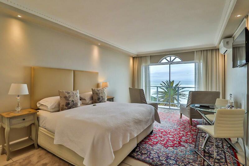 Hermanus Beachfront Lodge - Solar Power, Hermanus