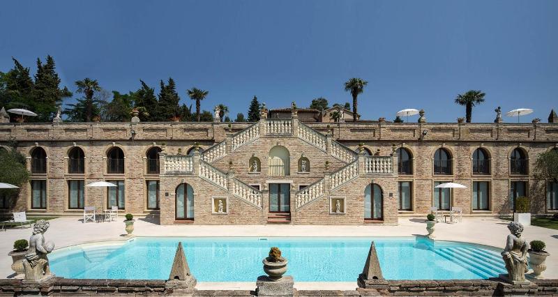 Villa Cattani Stuart XVII secolo, Marche