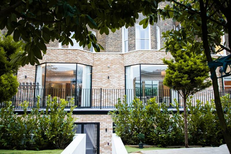 Merit Kensington Hotel, Kensington