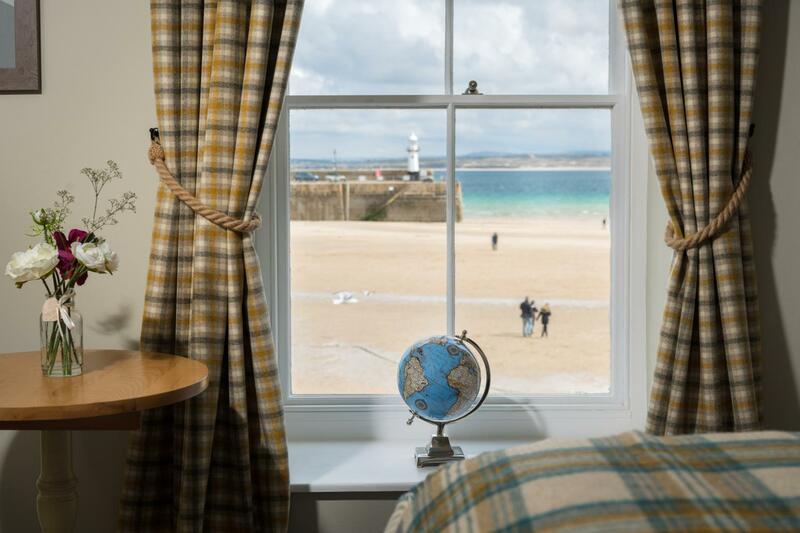 Lifeboat Inn, St Ives
