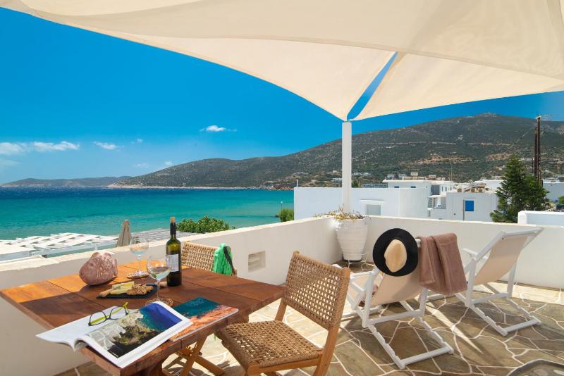 Miles Away Luxury Apartments, Sifnos