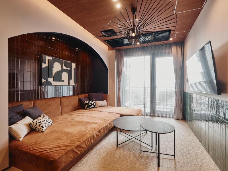 illi Enu Yotsuya, Shinjuku