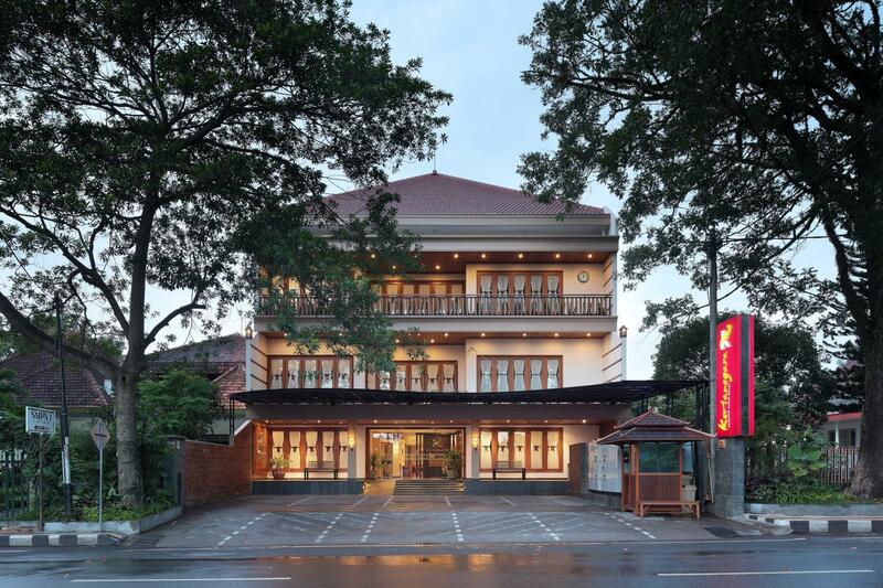 Kertanegara Premium Guest House, Malang