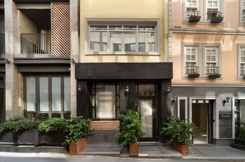 Meroddi La Porta, Karakoy