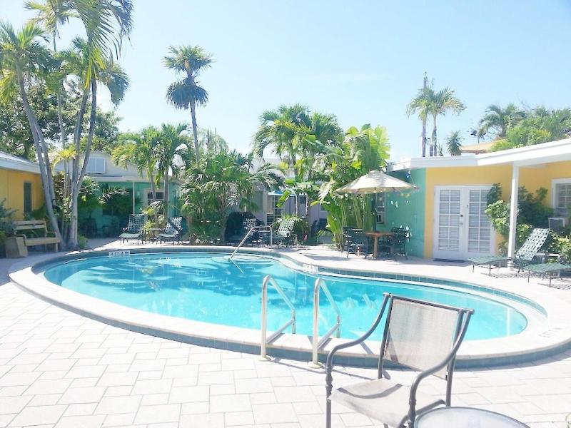 Alexander Palms Court - No Hidden Resort Fees!, Key West, FL
