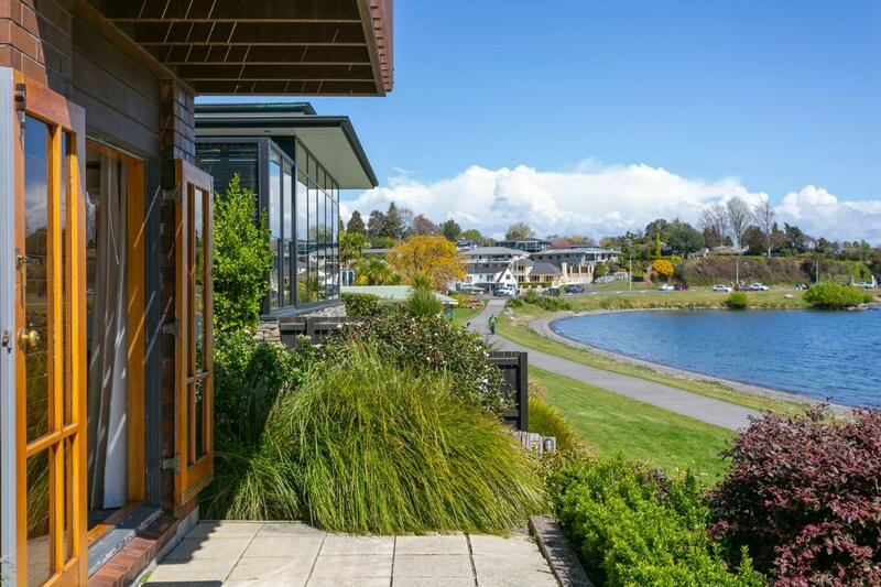 Cascades Lakefront Motel, Taupo