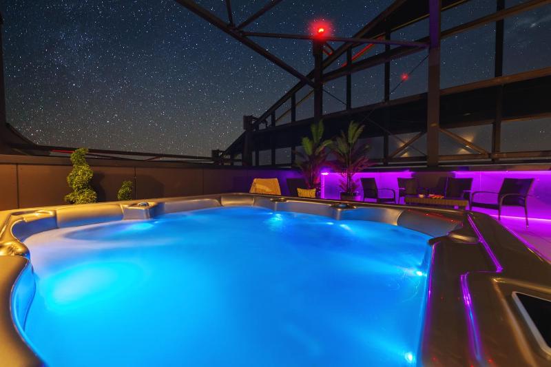 Apartamenty Sky Tower by BQQK, Wrocław