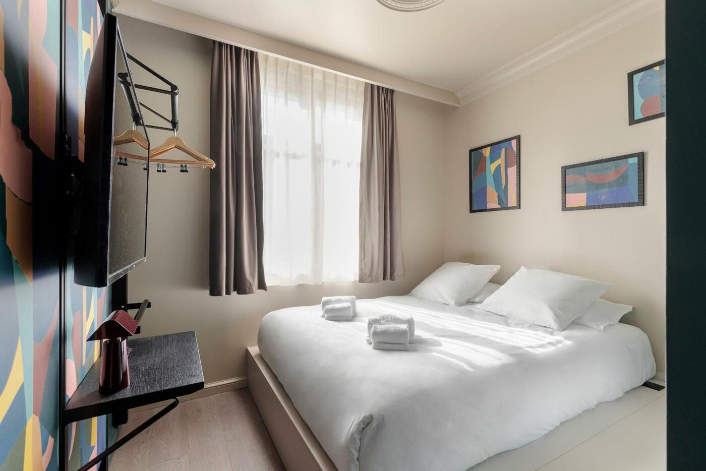 Corneille - Entrée autonome, réception en ligne - Encore Mieux, Tours, France