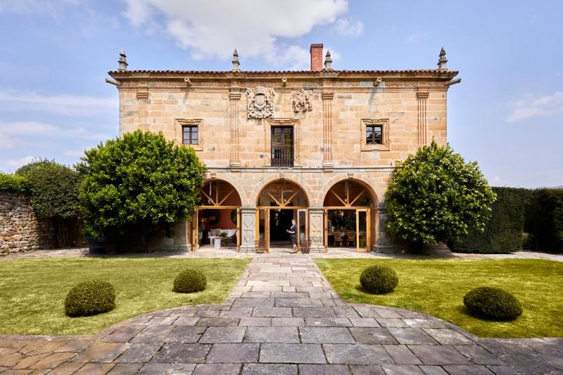 Helguera Palacio Boutique & Antique, Cantabria