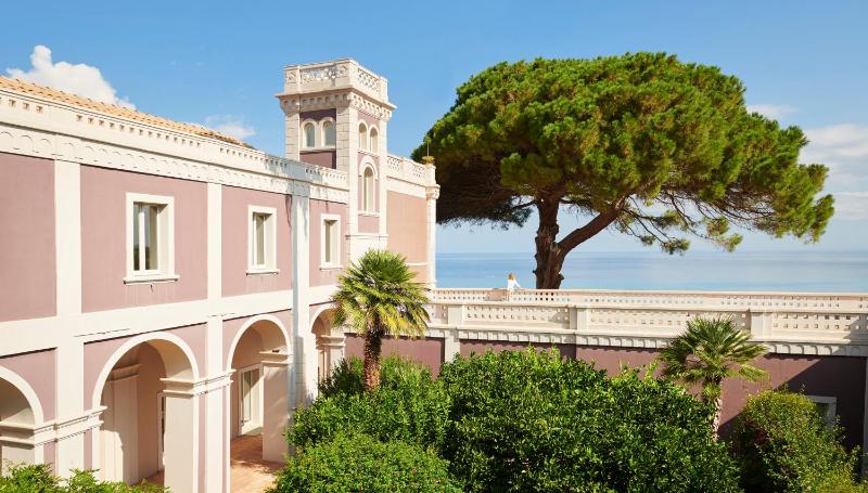 Villa Paola, Calabria