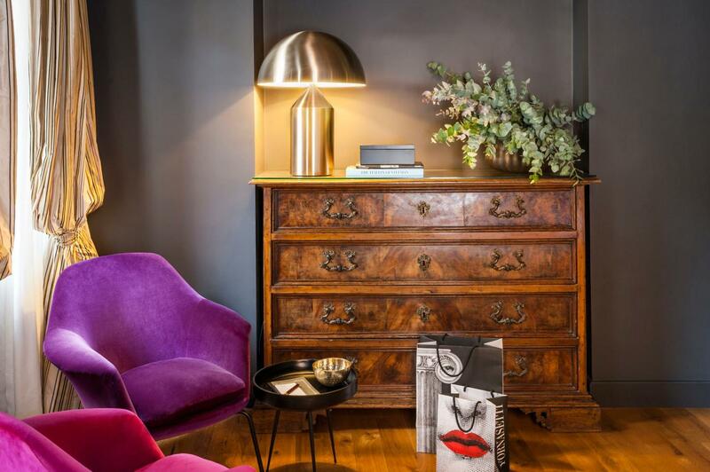 Crossing Condotti, Rome