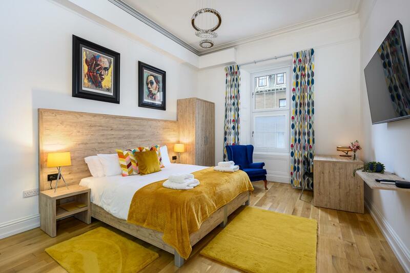 The Clarendon, Dundee