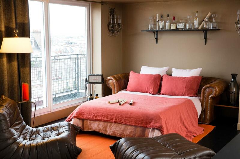 Hotel Le Chat Noir, Montmartre