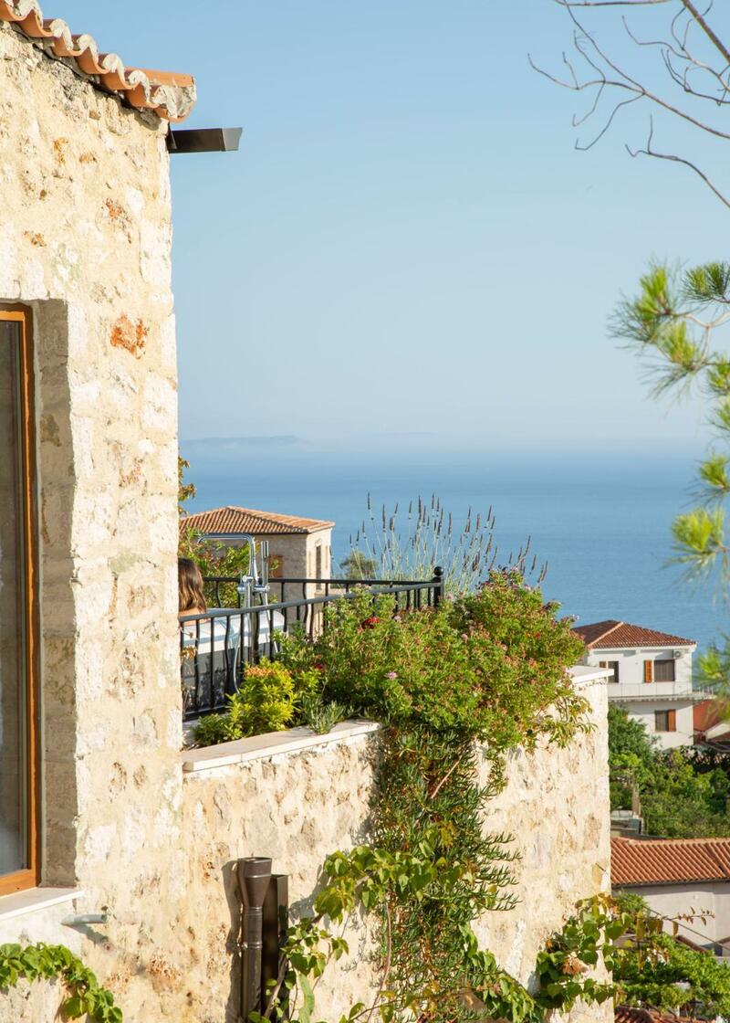 Zoe Hora, Albanian Riviera