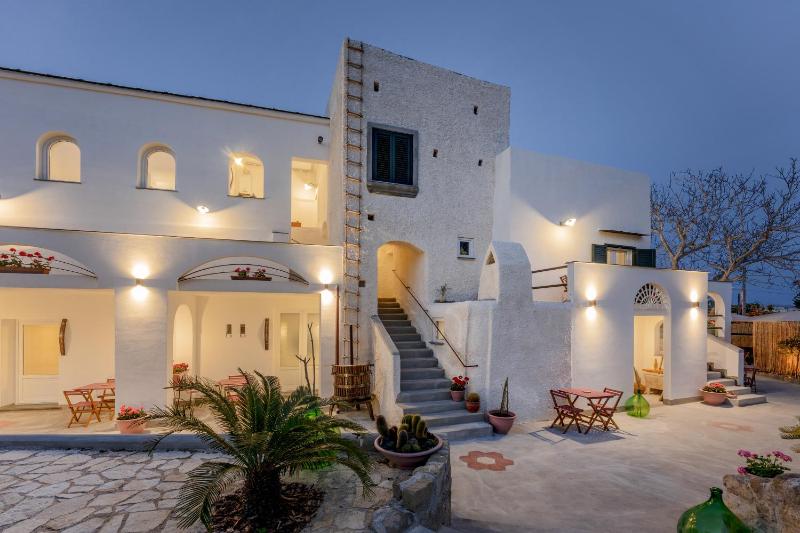 Cala Cala Rooms,Restaurant & Farm Experience, Procida