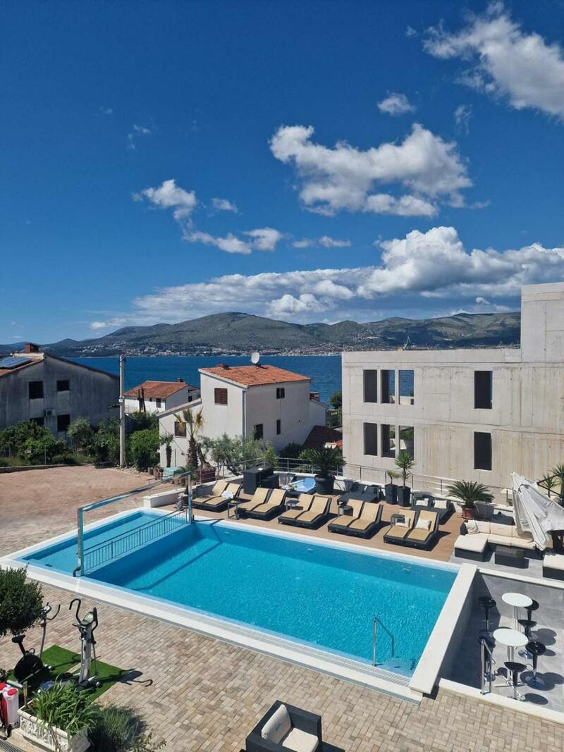 Apartments Silva with a view of sea, Trogir