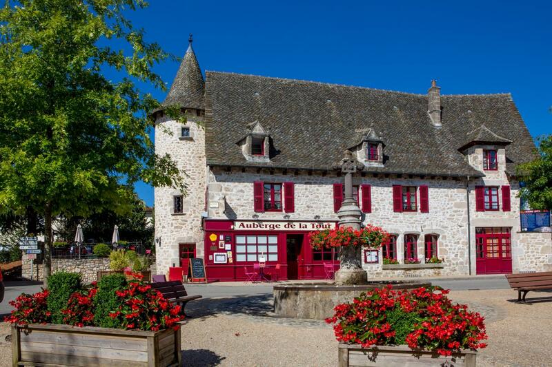 Demeures & Châteaux Auberge de la Tour - Hôtel & Restaurants - Marcolès Auvergne, Auvergne
