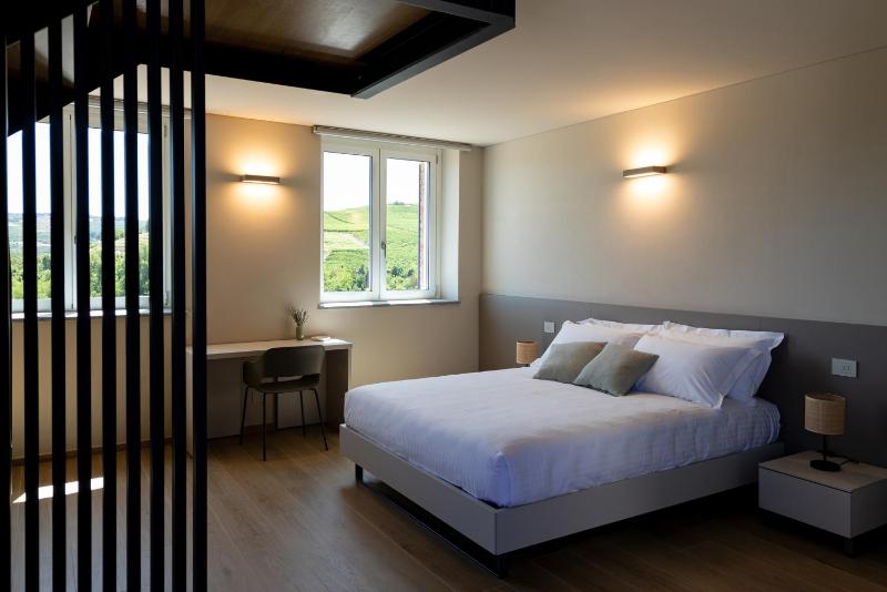 RESPIRA - rooms & apartments, Castiglione Falletto