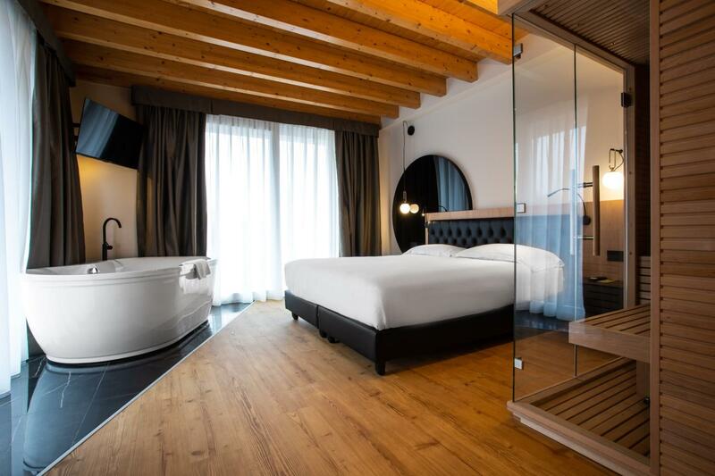 Hotel Master, Brescia