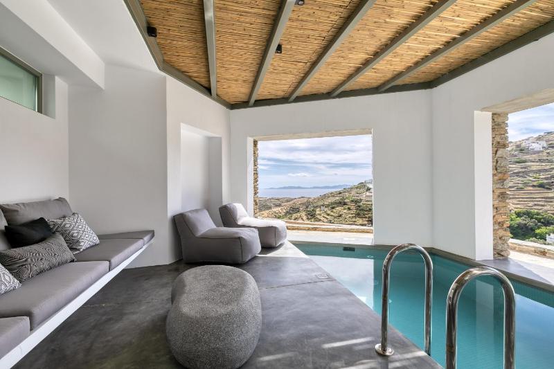 Tinos Dove Suites, Tinos
