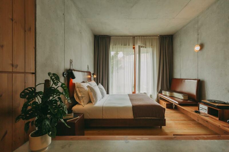 Outsite Porto Mouco, Porto