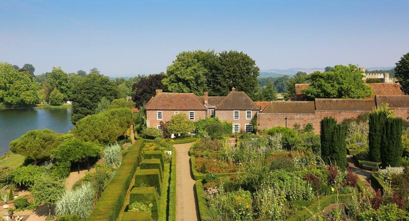 Leeds Castle Stable Courtyard Bed and Breakfast, Kent