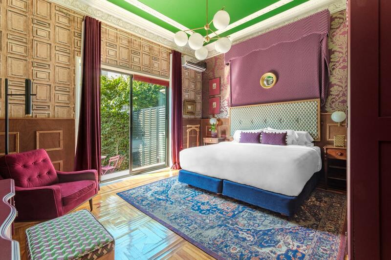 Pug Seal Polanco Anatole France, Mexico City