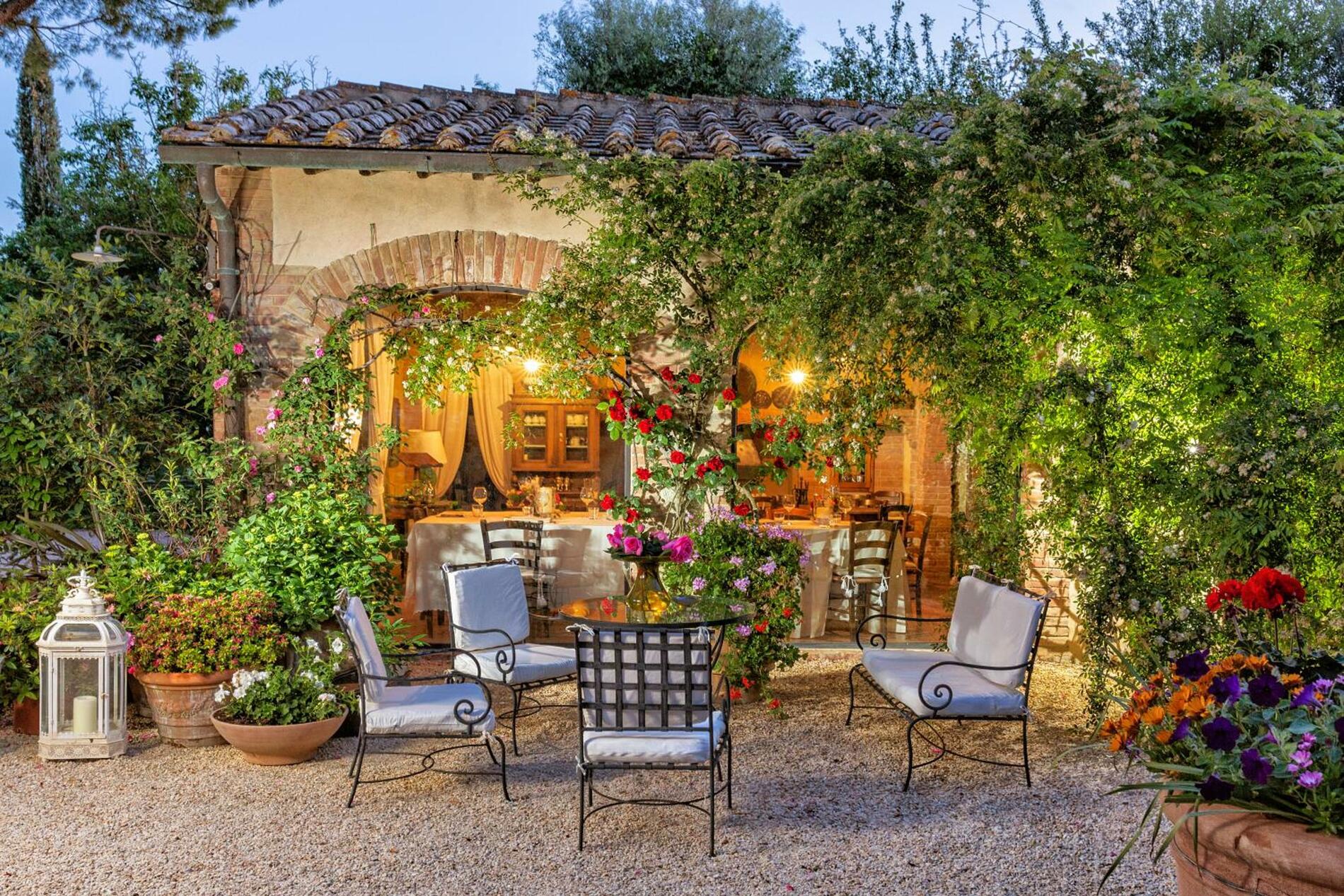 hotel val d orcia piscina