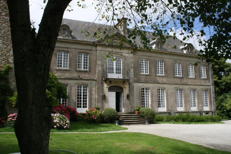 Bruce Castle, Cotentin