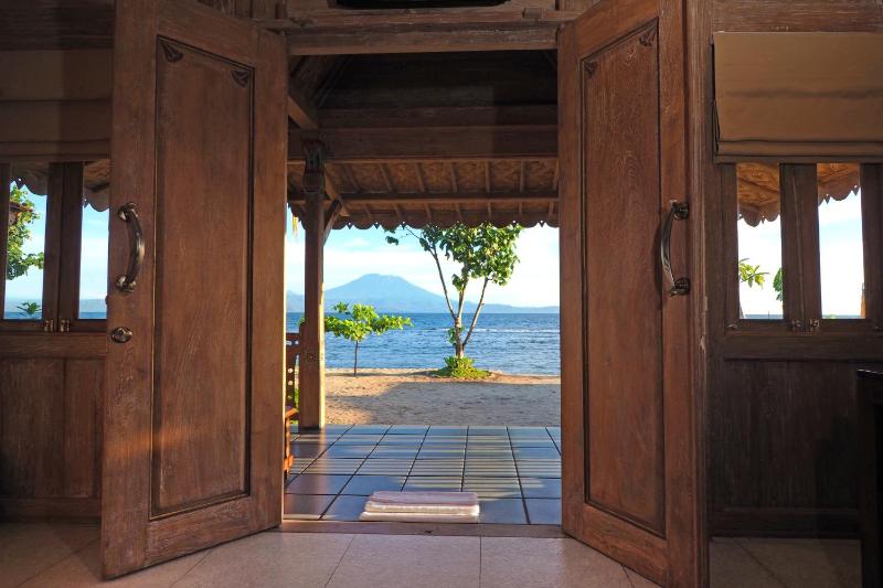 Blue Harbor Beachfront Villas & Resto, Nusa Penida