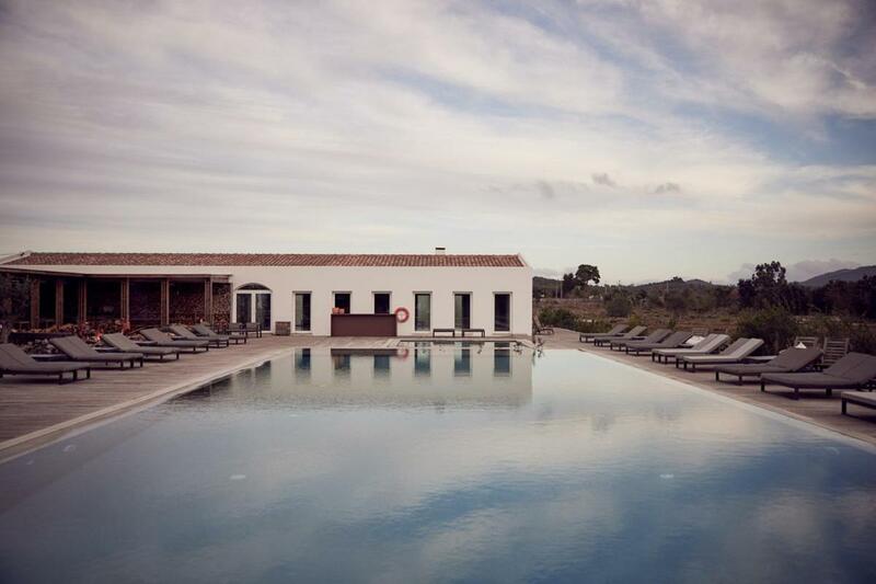 Craveiral Farmhouse by Belong Staying & Feeling, Alentejo
