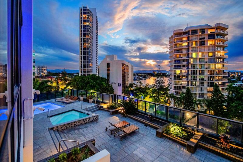 Circle on Cavill Apartments - Hosted by Wow Stay, Gold Coast