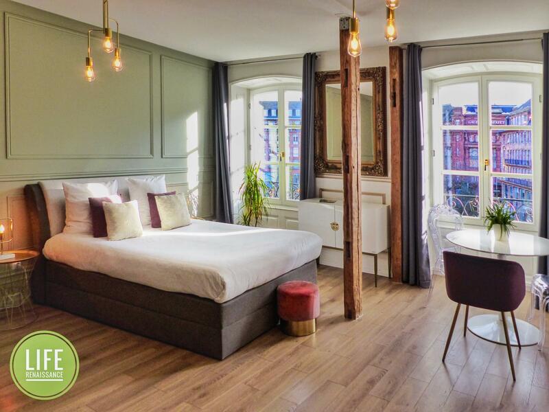 LIFE RENAISSANCE - New Concept - Place Kléber, Strasbourg