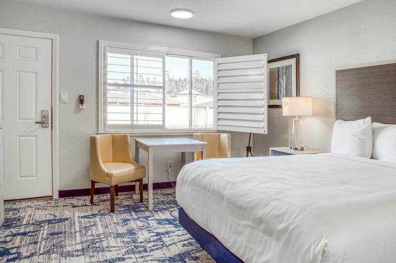 Creekside Inn Downtown, Cambria, CA