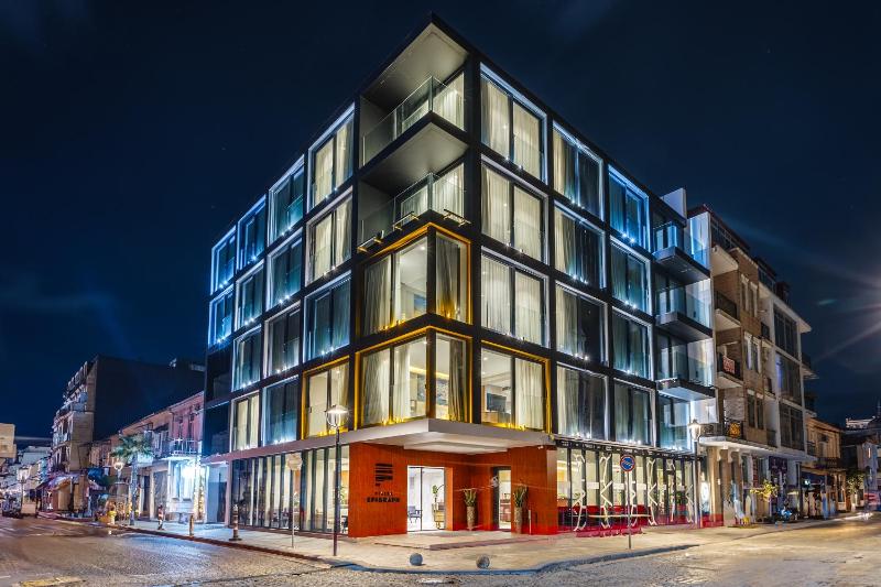 Piazza Epigraph, Batumi